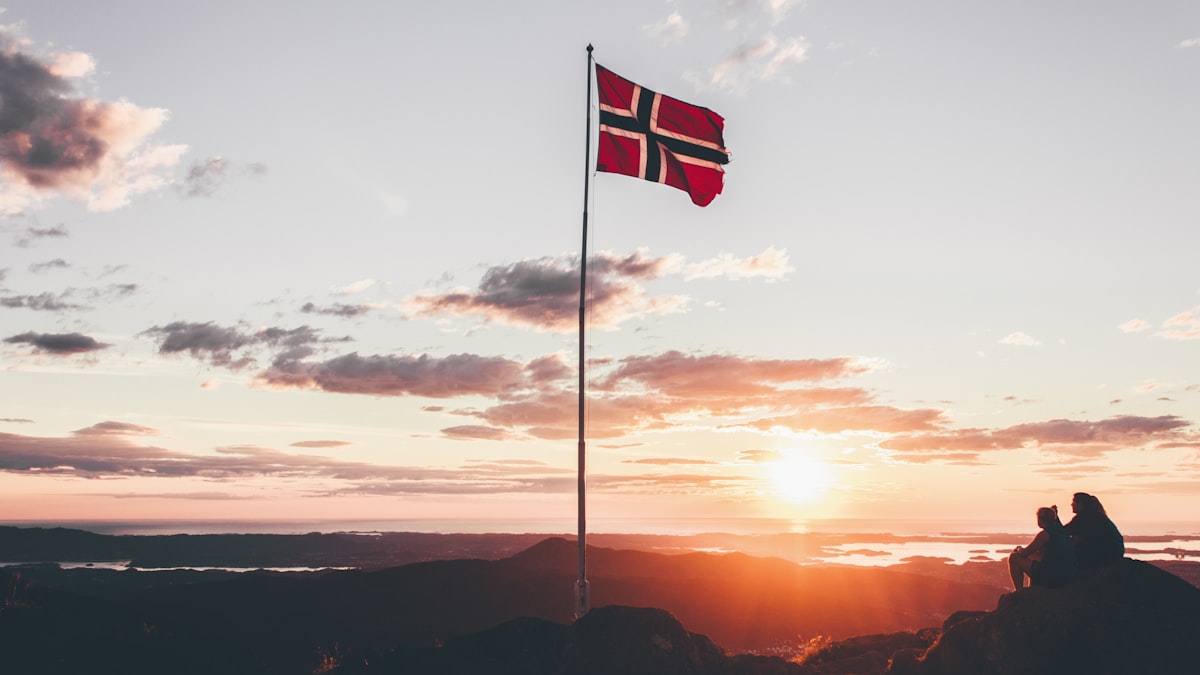 Ladekontakten har blitt et like vanlig syn som bensinpumpen en gang var langs norske veier.